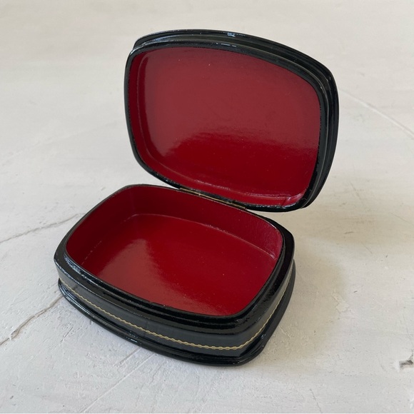 Russian lacquer box Birds, Palekh Black and Red Bird Trinket Box Jewelry Case - Picture 2 of 9